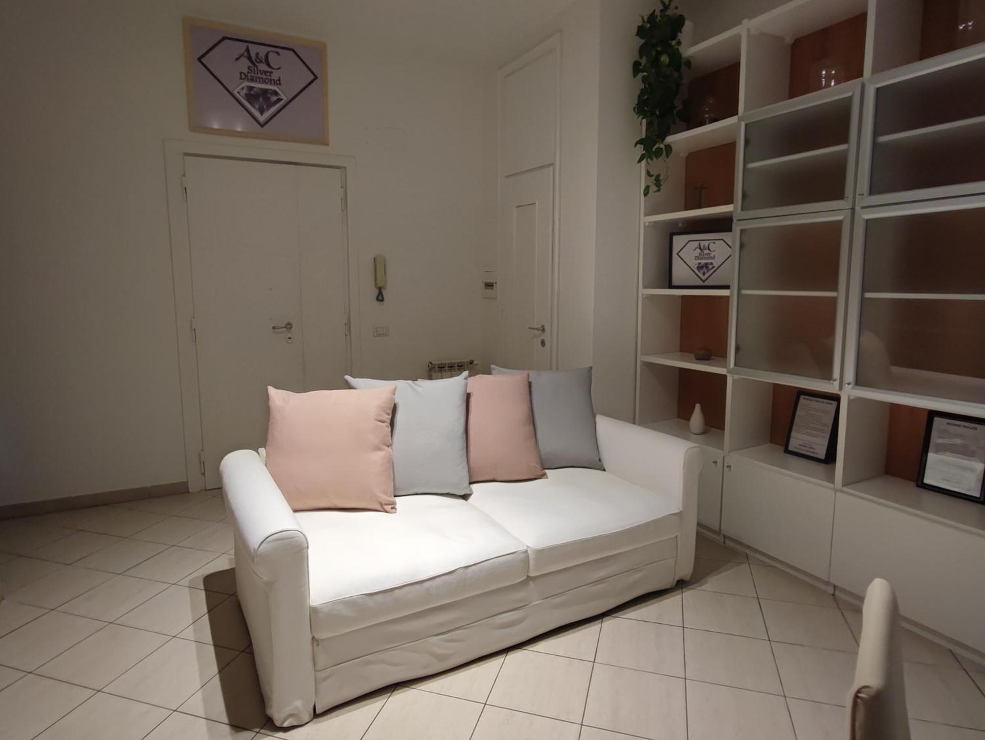 A&c Silver Diamond Apartment Rom